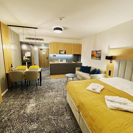 Luxapartmanbesenova Hotel Akvamarin Екстериор снимка
