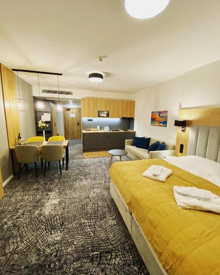 Luxapartmanbesenova Hotel Akvamarin Екстериор снимка